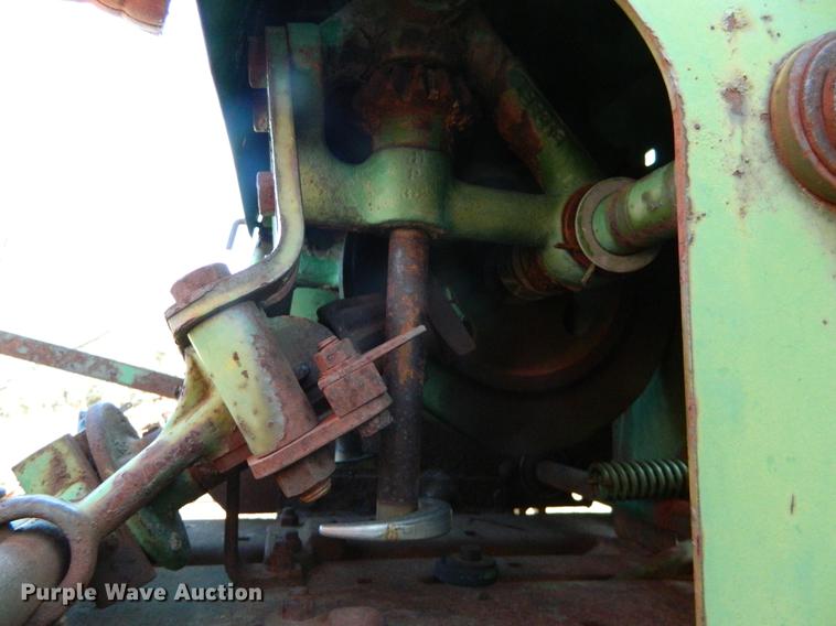 image for item DB6691 John Deere 336 small square baler