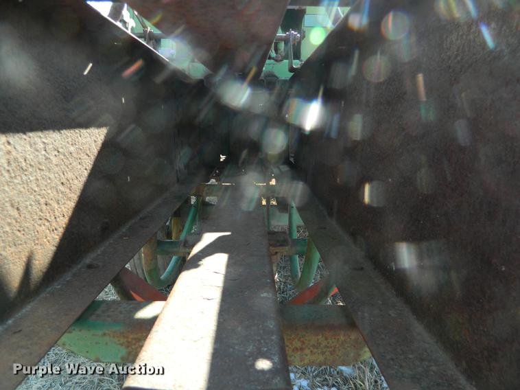 image for item DB6691 John Deere 336 small square baler