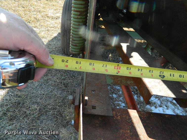 image for item DB6691 John Deere 336 small square baler