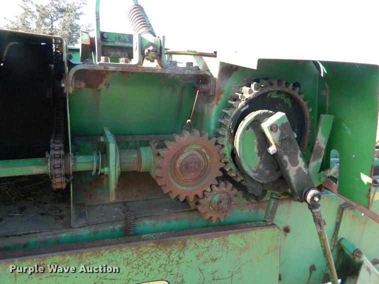 image for item DB6691 John Deere 336 small square baler
