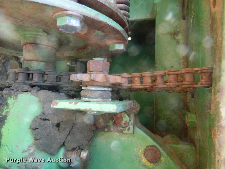 image for item DB6691 John Deere 336 small square baler