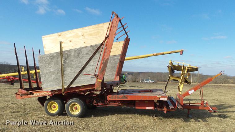 image for item DB7317 New Holland Stackliner 1034 bale stacker