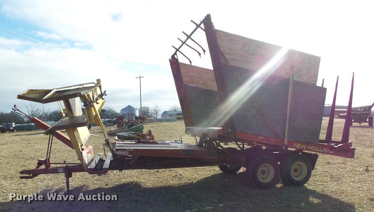 image for item DB7317 New Holland Stackliner 1034 bale stacker