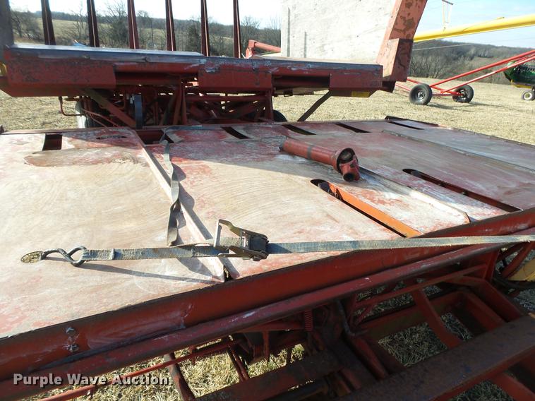 image for item DB7317 New Holland Stackliner 1034 bale stacker