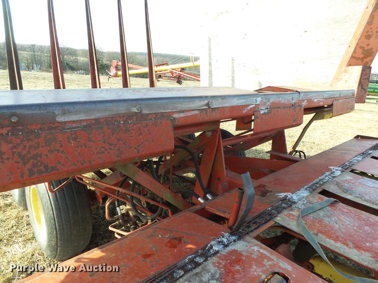 image for item DB7317 New Holland Stackliner 1034 bale stacker