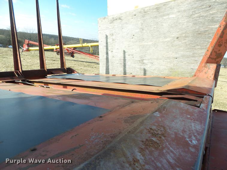 image for item DB7317 New Holland Stackliner 1034 bale stacker