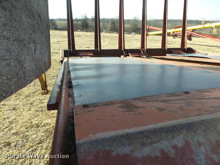 image for item DB7317 New Holland Stackliner 1034 bale stacker