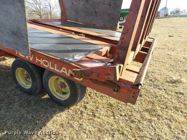 image for item DB7317 New Holland Stackliner 1034 bale stacker