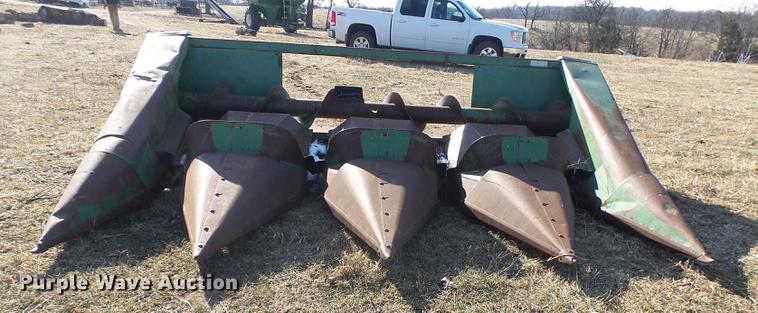 image for item DB7319 John Deere 444 corn head