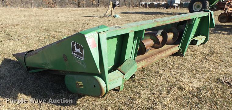 image for item DB7319 John Deere 444 corn head