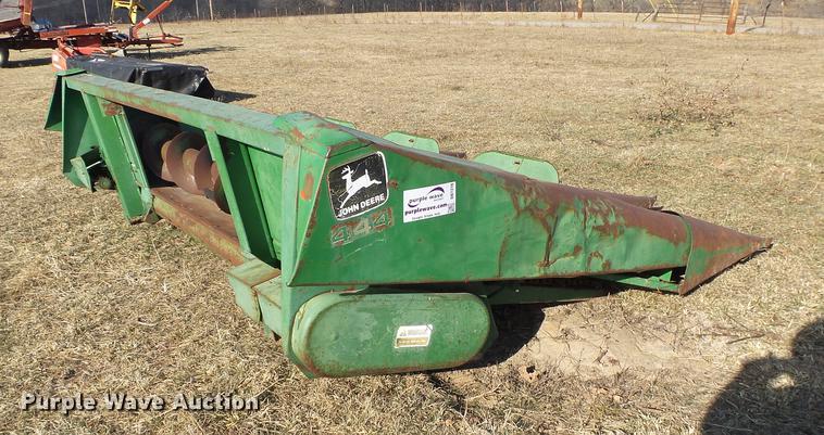 image for item DB7319 John Deere 444 corn head
