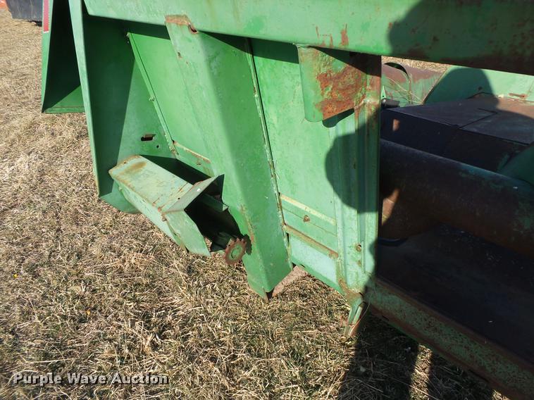 image for item DB7319 John Deere 444 corn head
