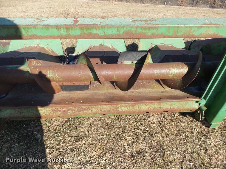 image for item DB7319 John Deere 444 corn head