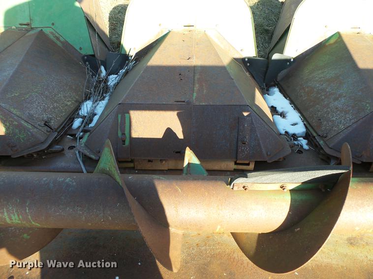 image for item DB7319 John Deere 444 corn head