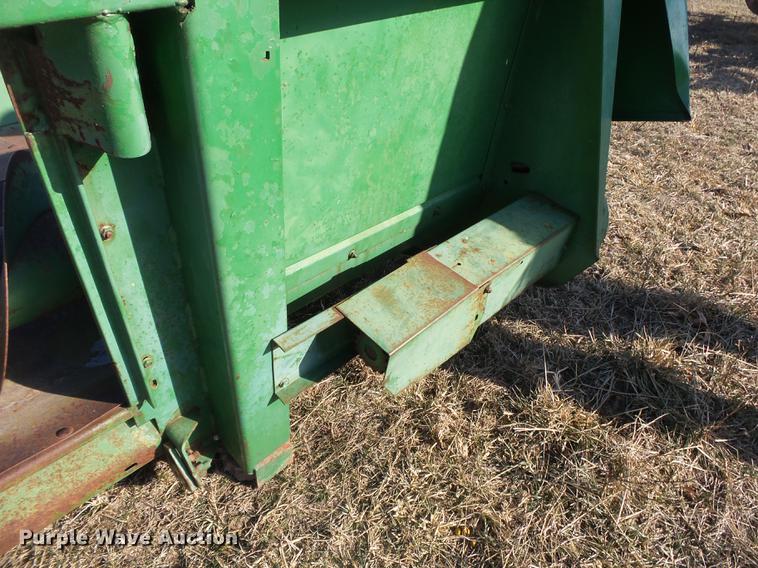 image for item DB7319 John Deere 444 corn head