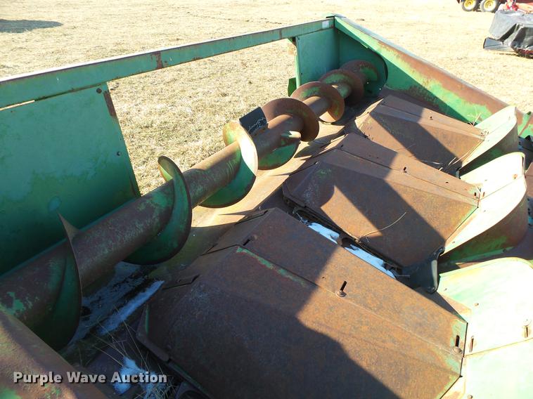image for item DB7319 John Deere 444 corn head