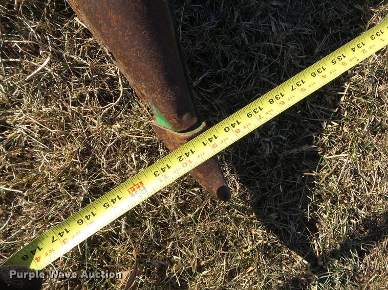 image for item DB7319 John Deere 444 corn head