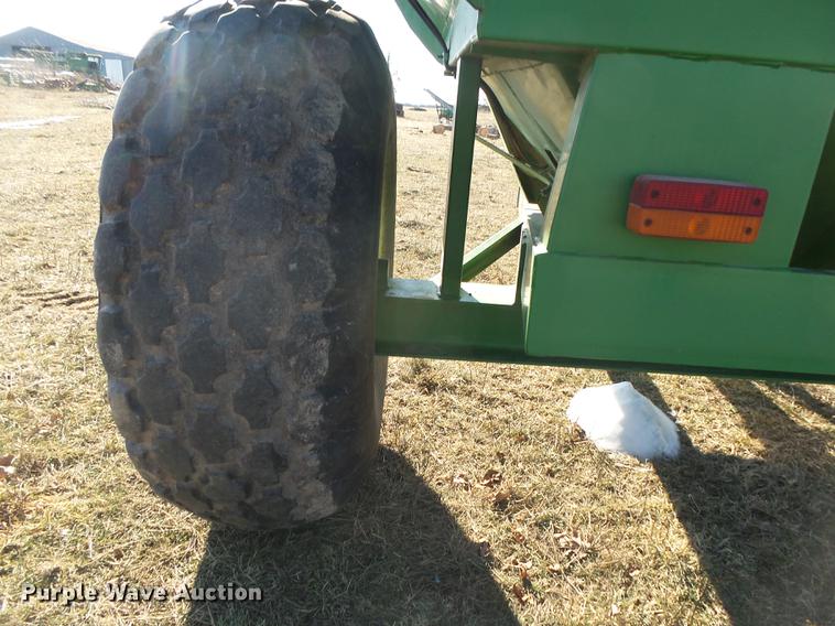 image for item DB7321 Unverferth Brent 420 grain cart