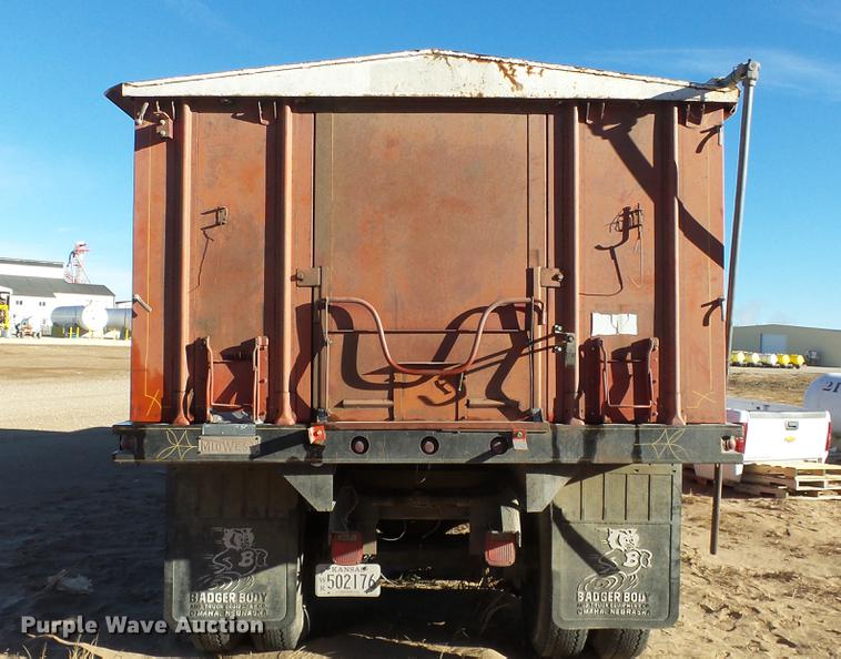 image for item DC0511 1976 Chevrolet C65 grain truck