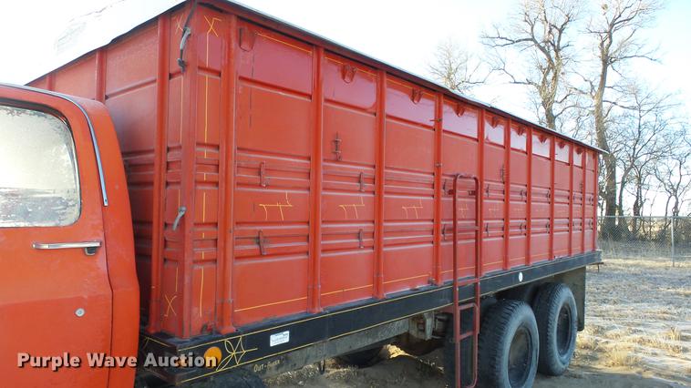 image for item DC0511 1976 Chevrolet C65 grain truck