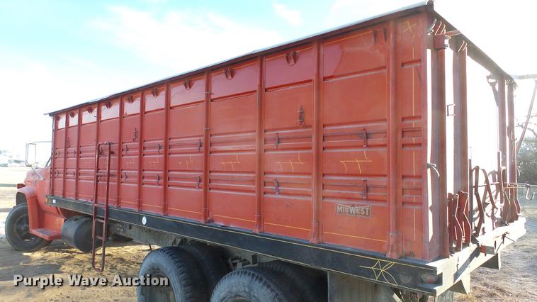 image for item DC0511 1976 Chevrolet C65 grain truck