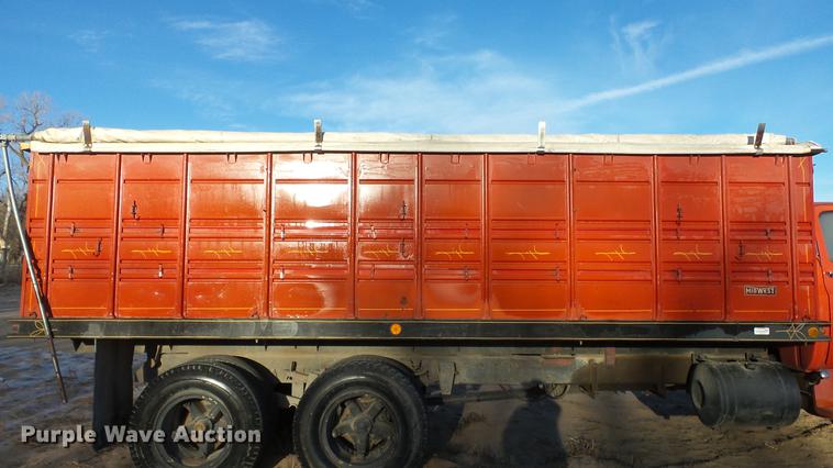 image for item DC0511 1976 Chevrolet C65 grain truck