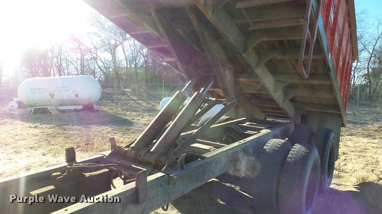 image for item DC0511 1976 Chevrolet C65 grain truck