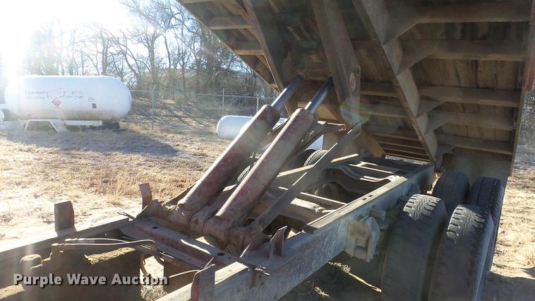 image for item DC0511 1976 Chevrolet C65 grain truck