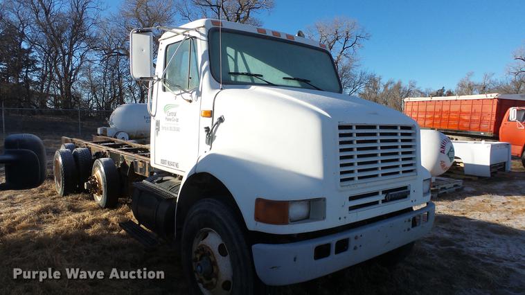image for item DC0514 2002 International 8100 truck cab and chassis