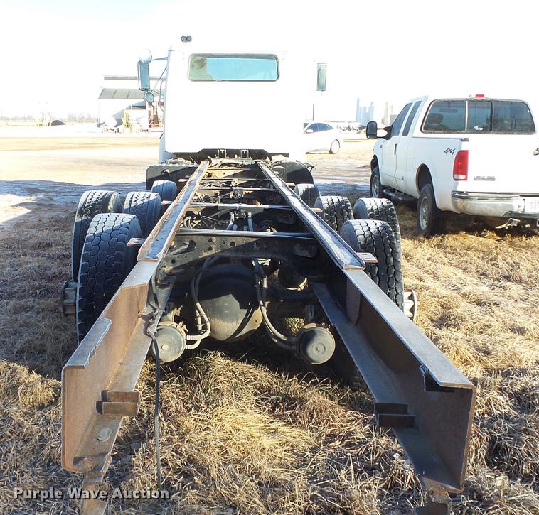 image for item DC0514 2002 International 8100 truck cab and chassis