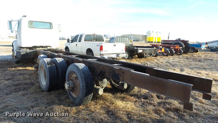 image for item DC0514 2002 International 8100 truck cab and chassis