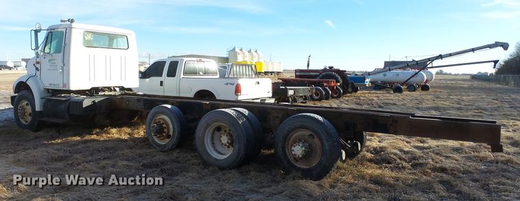 image for item DC0514 2002 International 8100 truck cab and chassis
