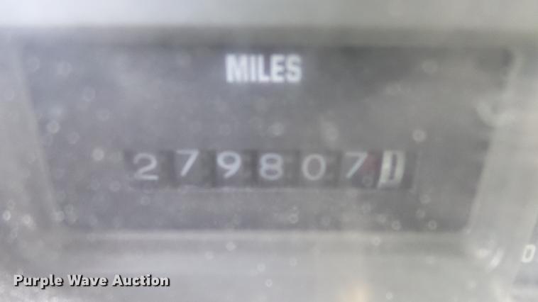 image for item DC0514 2002 International 8100 truck cab and chassis