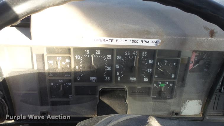 image for item DC0514 2002 International 8100 truck cab and chassis