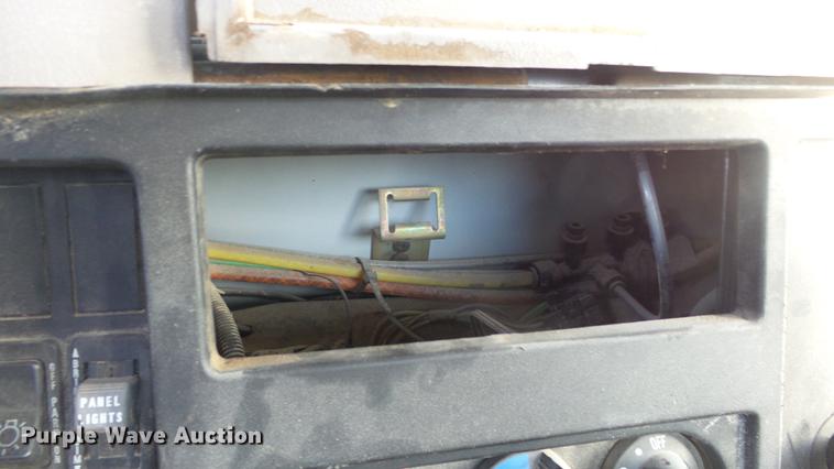 image for item DC0514 2002 International 8100 truck cab and chassis