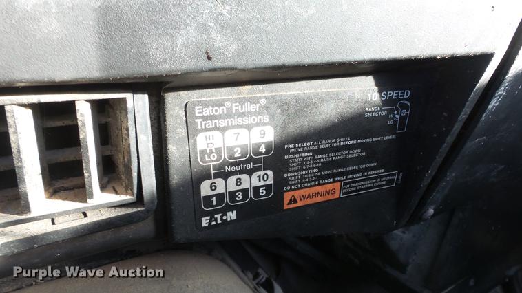 image for item DC0514 2002 International 8100 truck cab and chassis