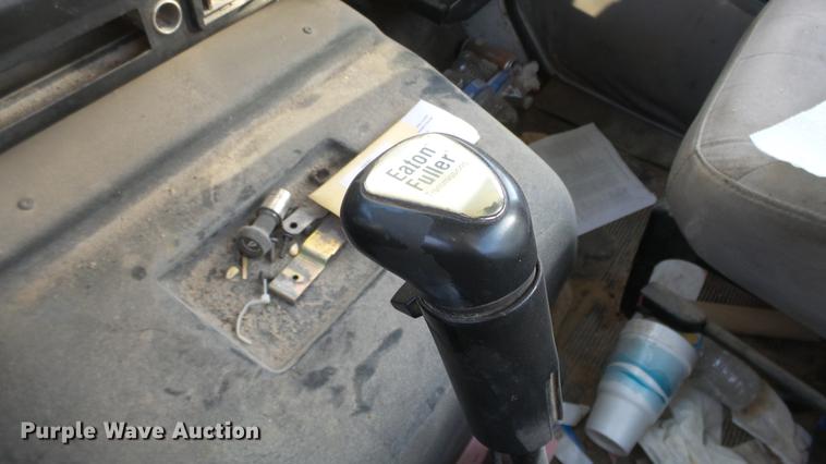 image for item DC0514 2002 International 8100 truck cab and chassis