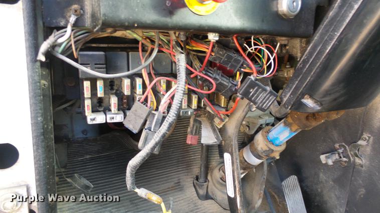 image for item DC0514 2002 International 8100 truck cab and chassis