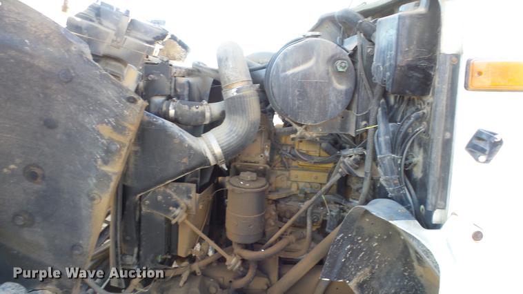 image for item DC0514 2002 International 8100 truck cab and chassis