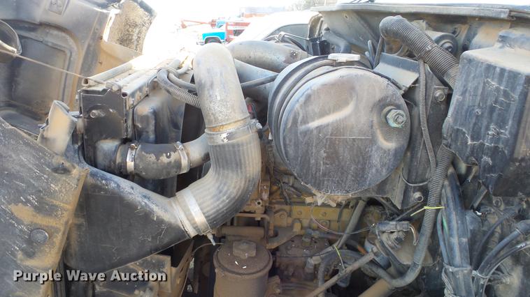 image for item DC0514 2002 International 8100 truck cab and chassis