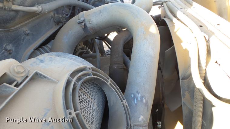 image for item DC0514 2002 International 8100 truck cab and chassis