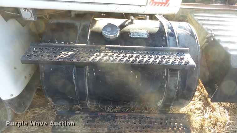 image for item DC0514 2002 International 8100 truck cab and chassis