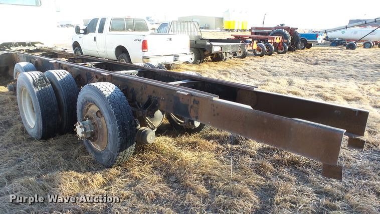 image for item DC0514 2002 International 8100 truck cab and chassis