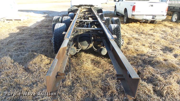 image for item DC0514 2002 International 8100 truck cab and chassis