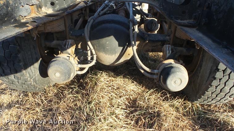 image for item DC0514 2002 International 8100 truck cab and chassis