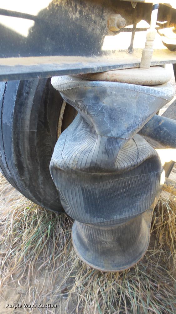 image for item DC0514 2002 International 8100 truck cab and chassis