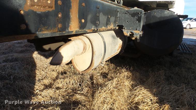 image for item DC0514 2002 International 8100 truck cab and chassis