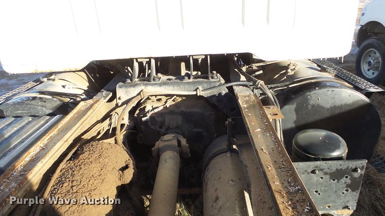 image for item DC0514 2002 International 8100 truck cab and chassis