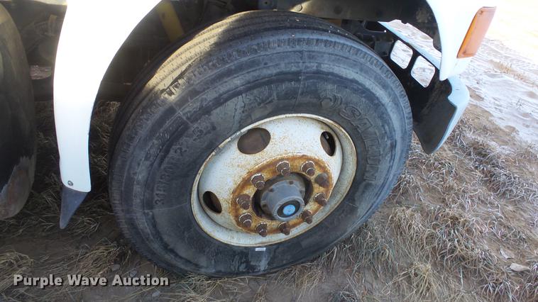 image for item DC0514 2002 International 8100 truck cab and chassis