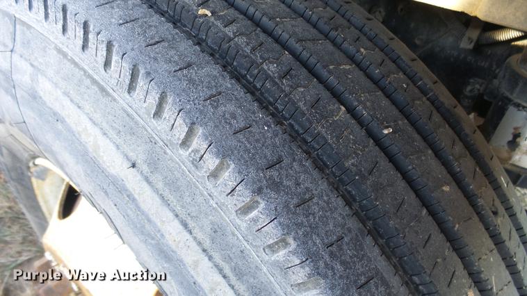 image for item DC0514 2002 International 8100 truck cab and chassis